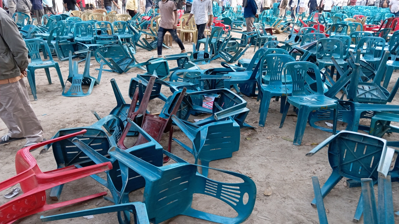 বিএনপির সমাবেশে হট্টগোল, ককটেল বিস্ফোরণ